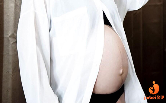 北京试管婴儿花费-怀孕的肚子上有小红点，你有过这种经历吗（上图）。